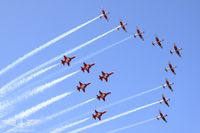 Eine grandiose Combo-Eröffnung der Patrouille Suisse und des PC-7 Teams Eine grandiose Combo-Eröffnung der Patrouille Suisse und des PC-7 Teams