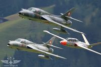 Der französische Fouga CM-170R Magister zusammen mit Schweizer Hunter